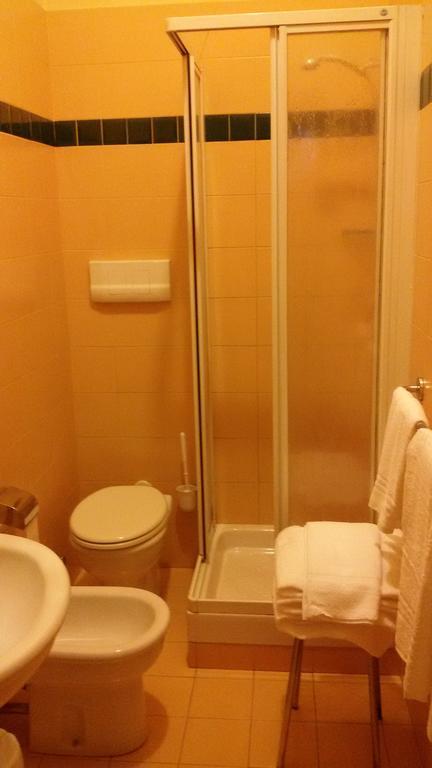 Hotel Quattro Strade Garbagnate Milanese Exterior foto