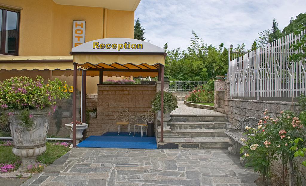 Hotel Quattro Strade Garbagnate Milanese Exterior foto