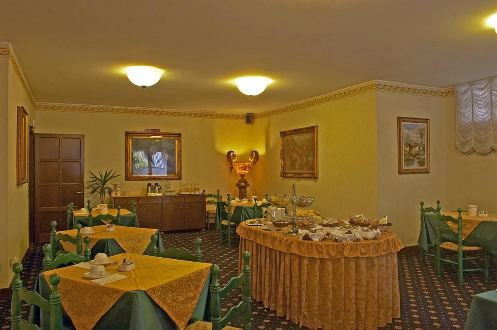 Hotel Quattro Strade Garbagnate Milanese Exterior foto