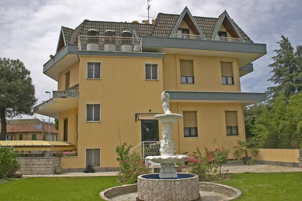 Hotel Quattro Strade Garbagnate Milanese Exterior foto